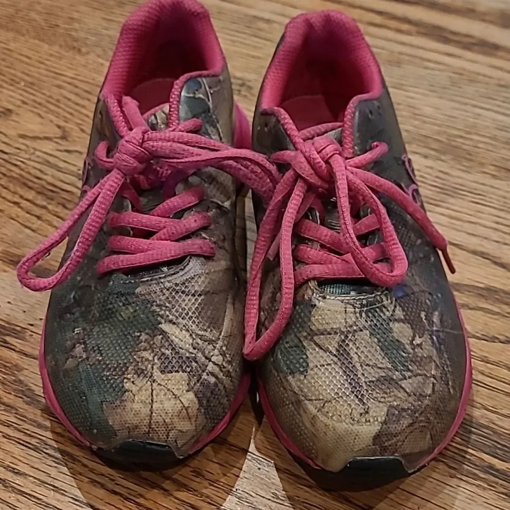 RealTree cobra Jr sz 2 Sneakers